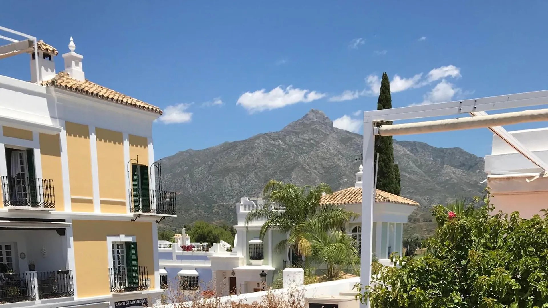 Aloha Pueblo With Sea Views Apartment Marbella